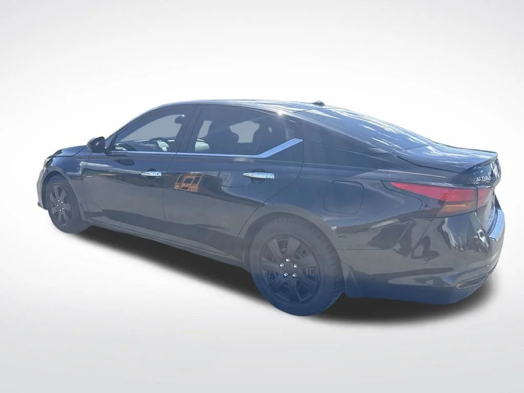 Used 2019 Black Nissan 2.5 S image 3