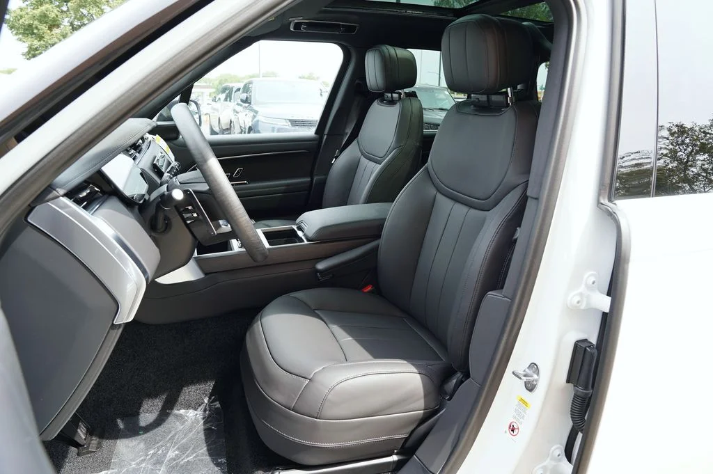 New 2026 Fuji White Land Rover SE image 12