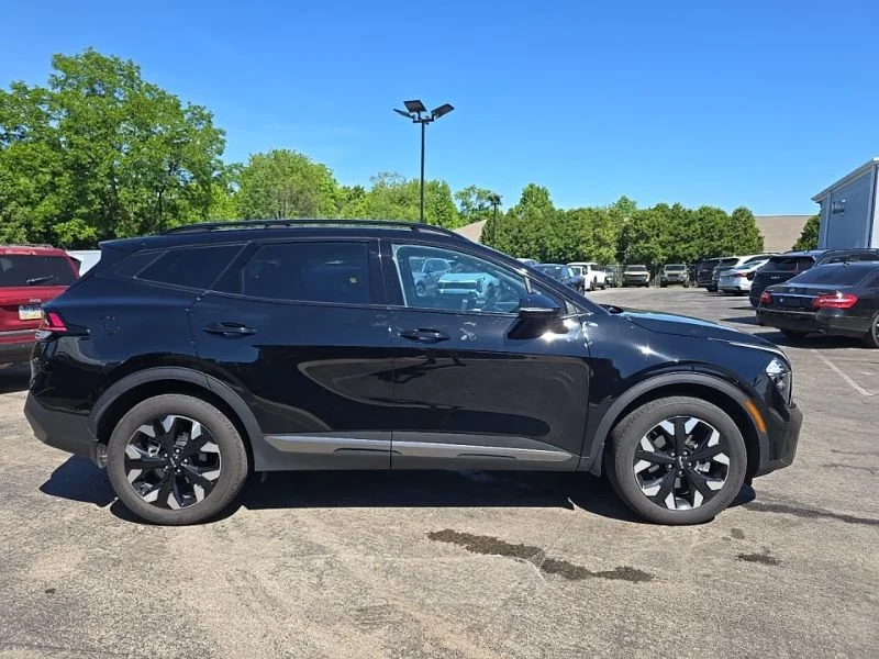 Used 2023 Black Kia X-Line image 9