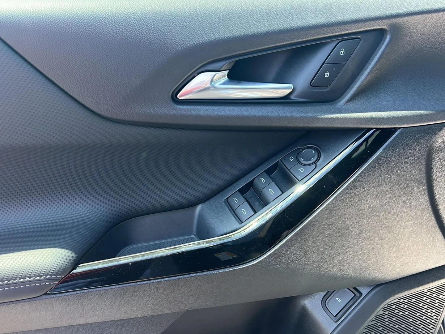 2027 Chevrolet Equinox LT - Photo 13