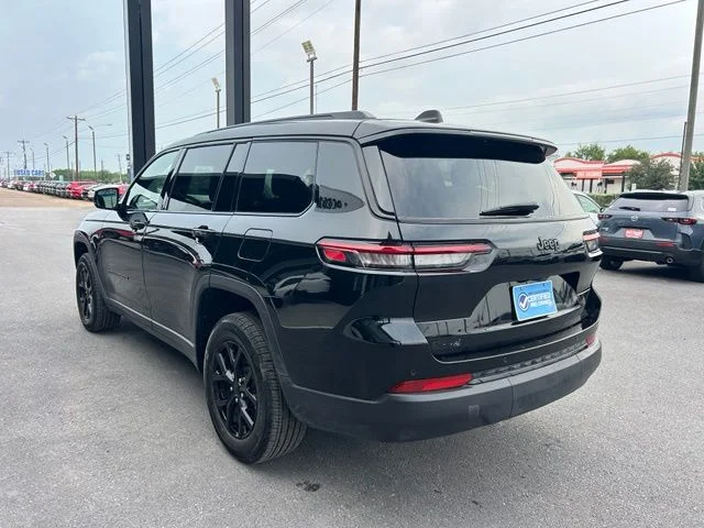 Used 2025 Black Jeep Altitude image 5