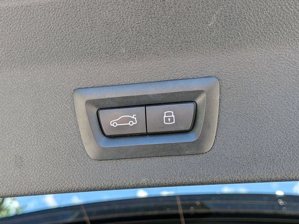 Used 2024 Gray BMW xDrive30i image 7