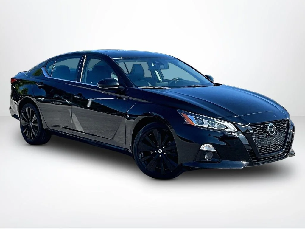 Used 2022 Black Nissan 2.5 SR image 13