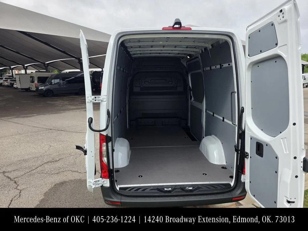 New 2026 Arctic White Mercedes-Benz Cargo 144 WB image 19