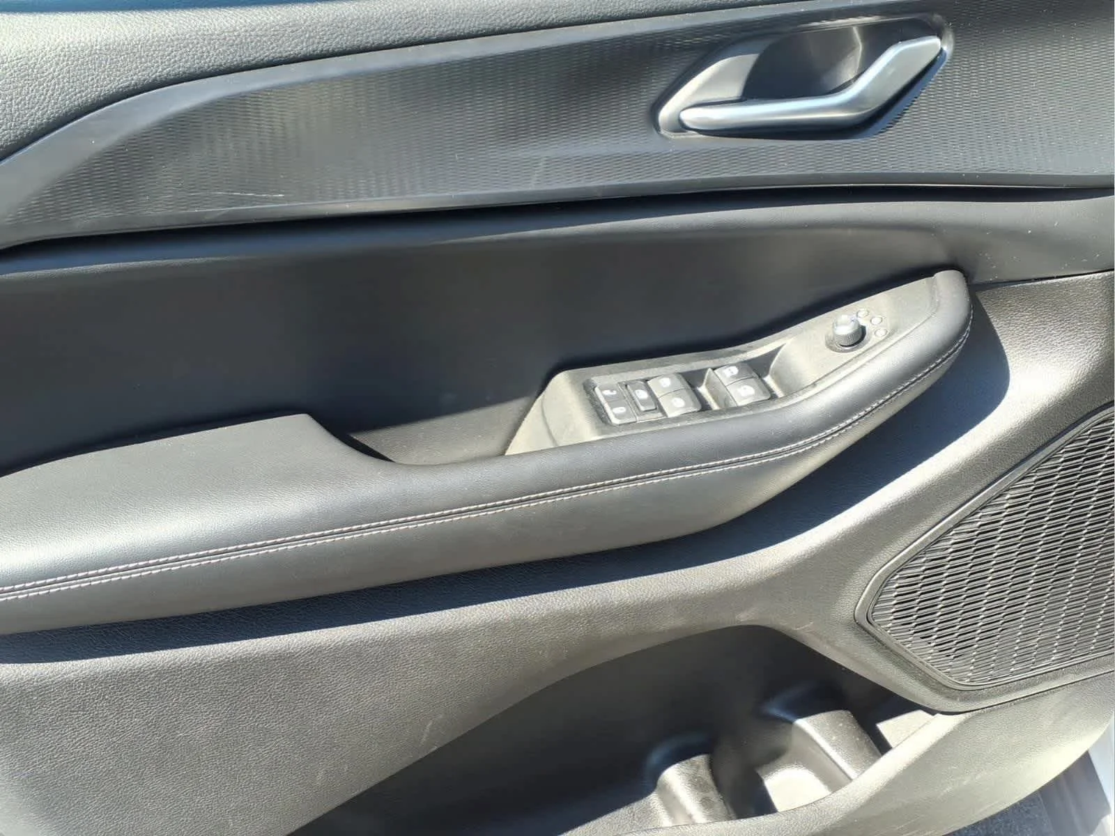Used 2023 Bright White Clearcoat Jeep Laredo image 17