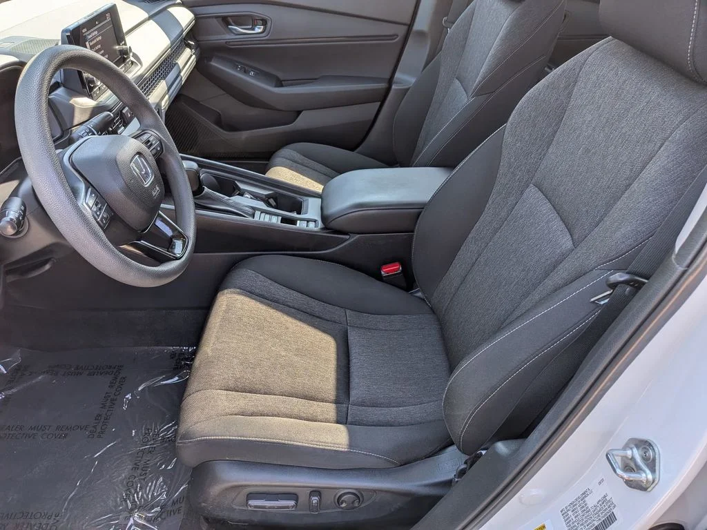 Used 2023 White Honda EX image 11
