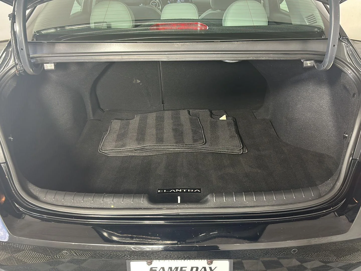 Used 2023 Onyx Black Hyundai Limited image 25