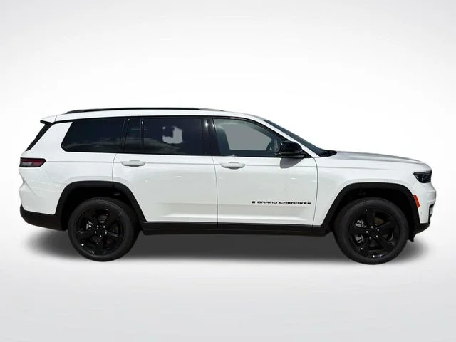 New 2025 White Jeep Limited image 24