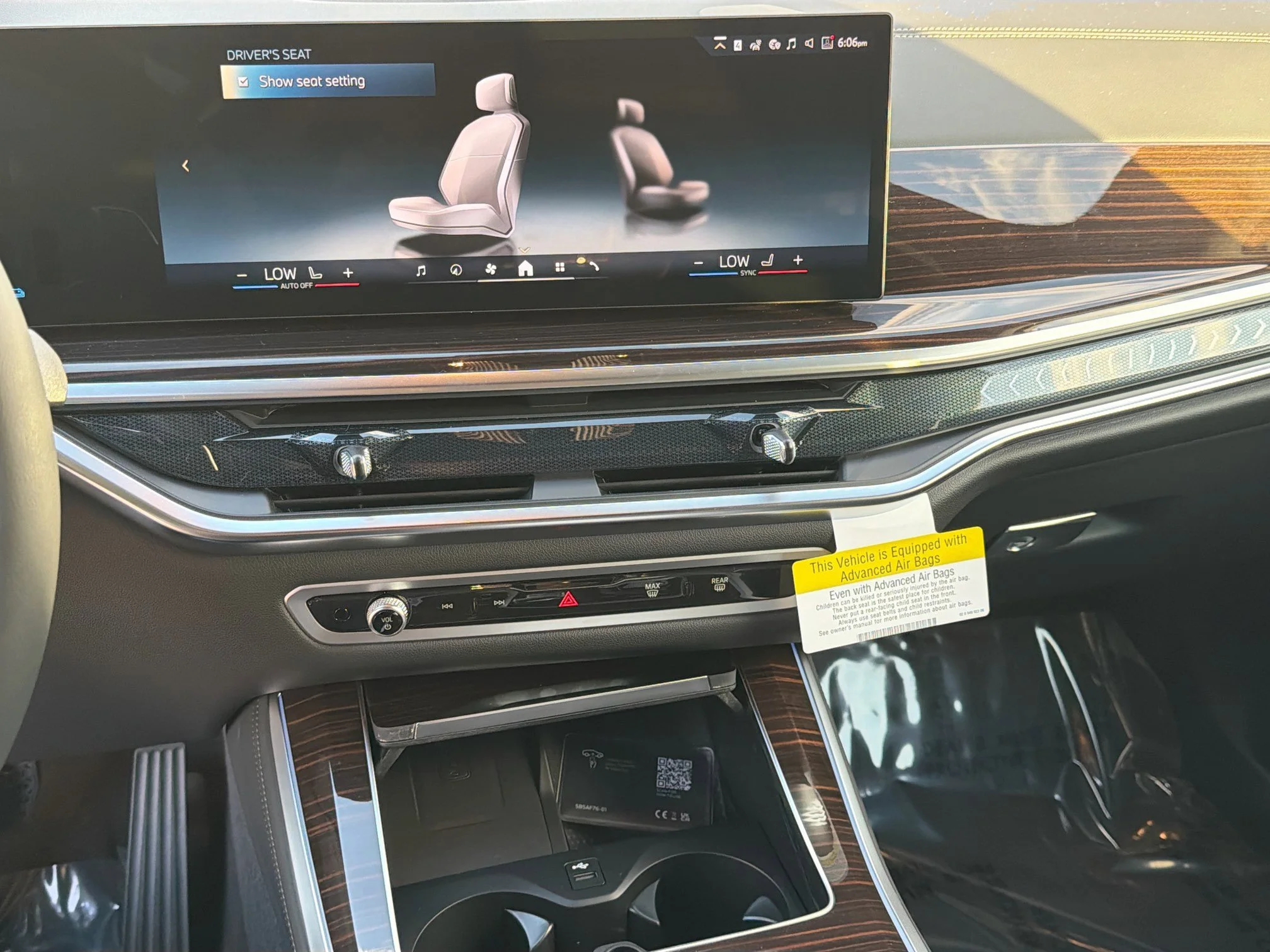 New 2026 Black Sapphire Metallic BMW xDrive50e image 28