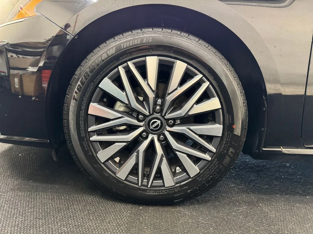 Used 2025 Black Nissan 2.5 SV image 12