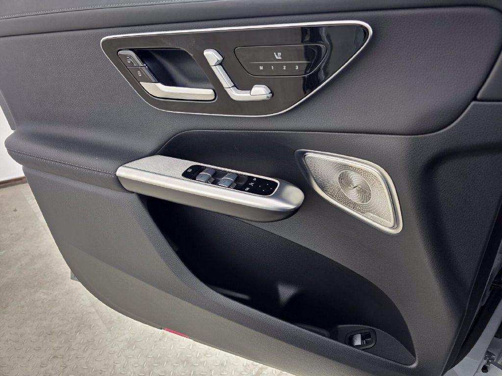 Used 2024 Silver Mercedes-Benz GLC 300 image 24
