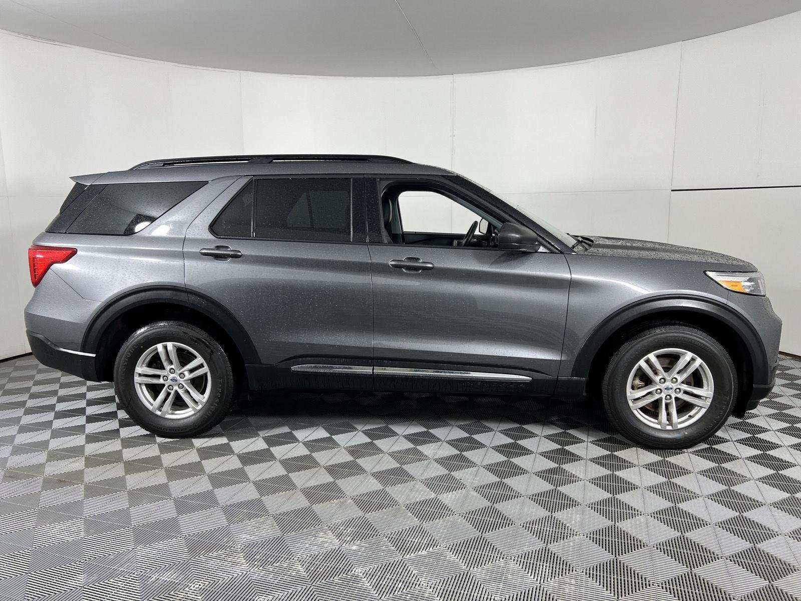 Used 2023 Gray Metallic Ford XLT image 11