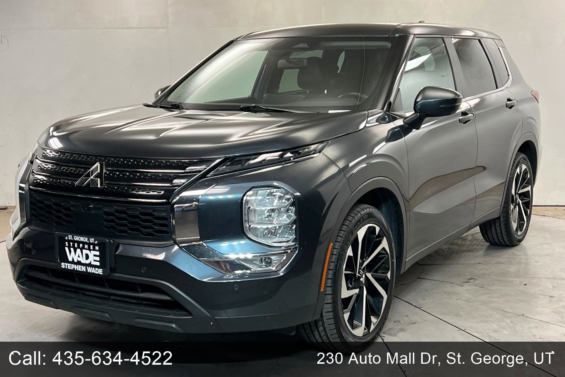 Used 2024 Silver Mitsubishi SE image 1