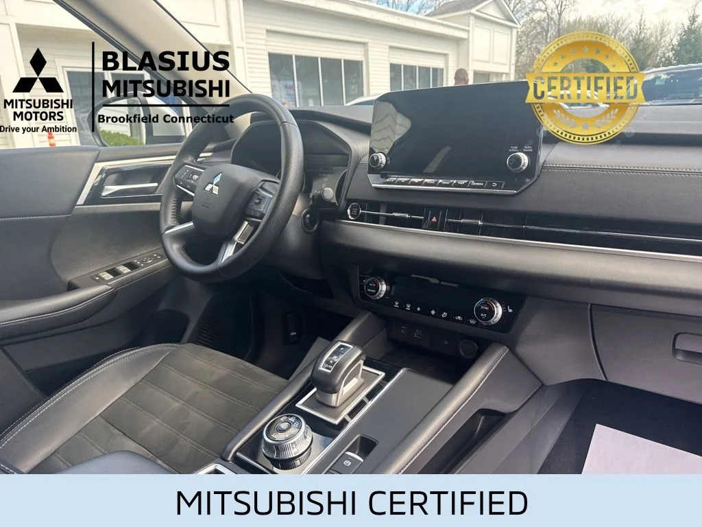 Certified Used 2024 Silver Mitsubishi SE image 36