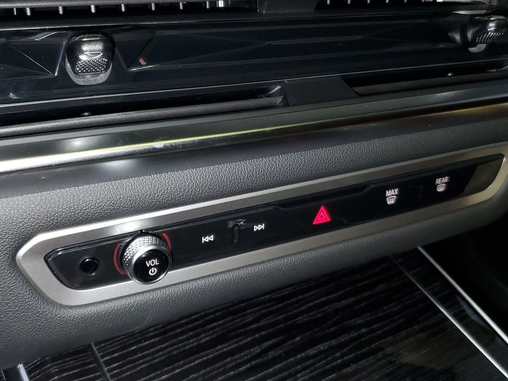 New 2027 Skyscraper Grey Metallic BMW M60i image 24
