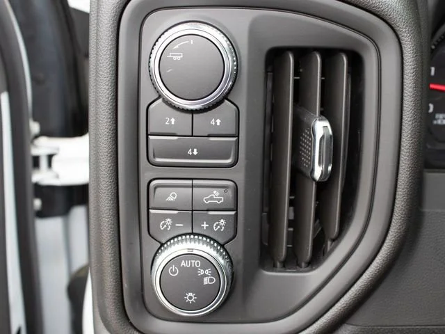 2025 GMC Sierra 3500HD Pro - Photo 11