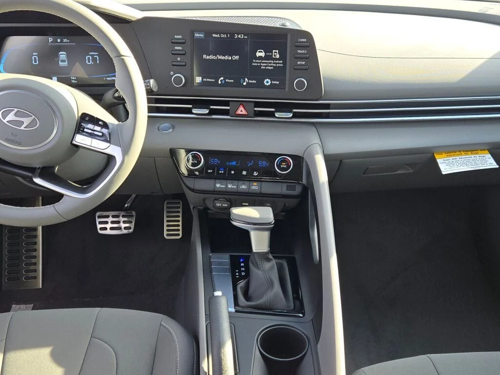 Used 2025 Gray Hyundai SEL Sport image 18