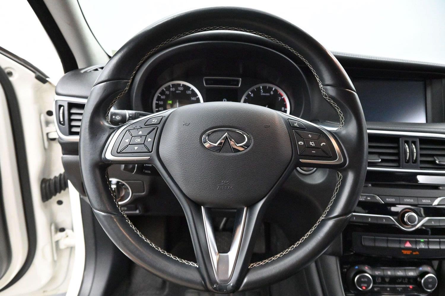 Used 2018 Majestic White INFINITI Base image 15