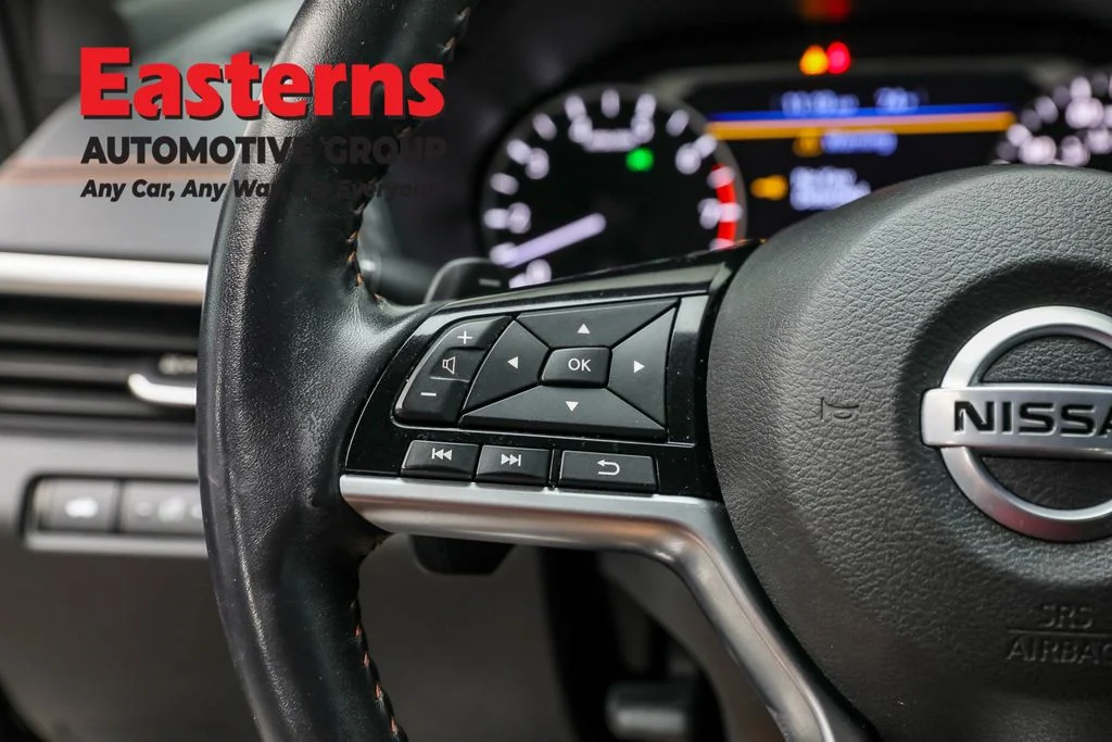 Used 2020 Black Nissan 2.5 SR image 14