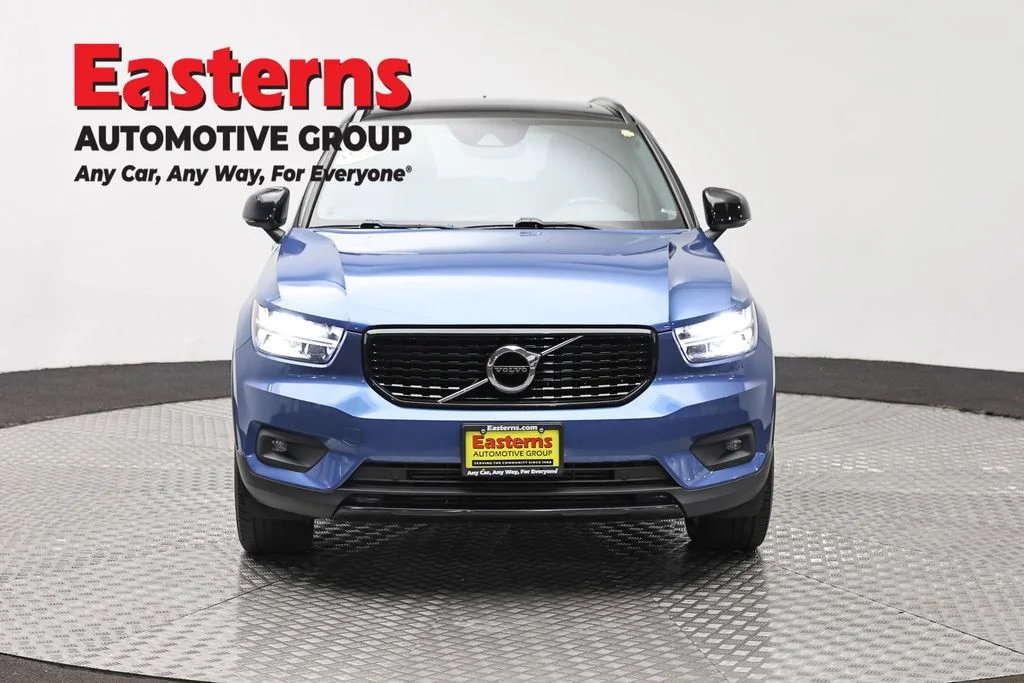 Used 2020 Blue Volvo R-Design image 2