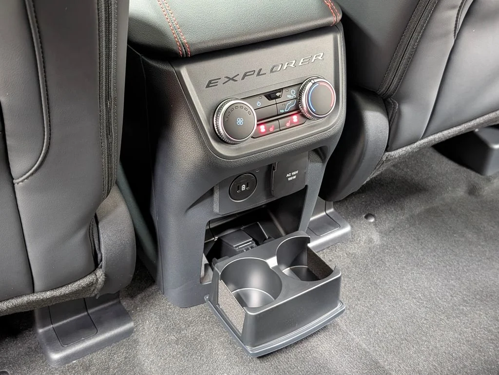 New 2026 Star White Metallic Tri-Coat Ford ST-Line image 15