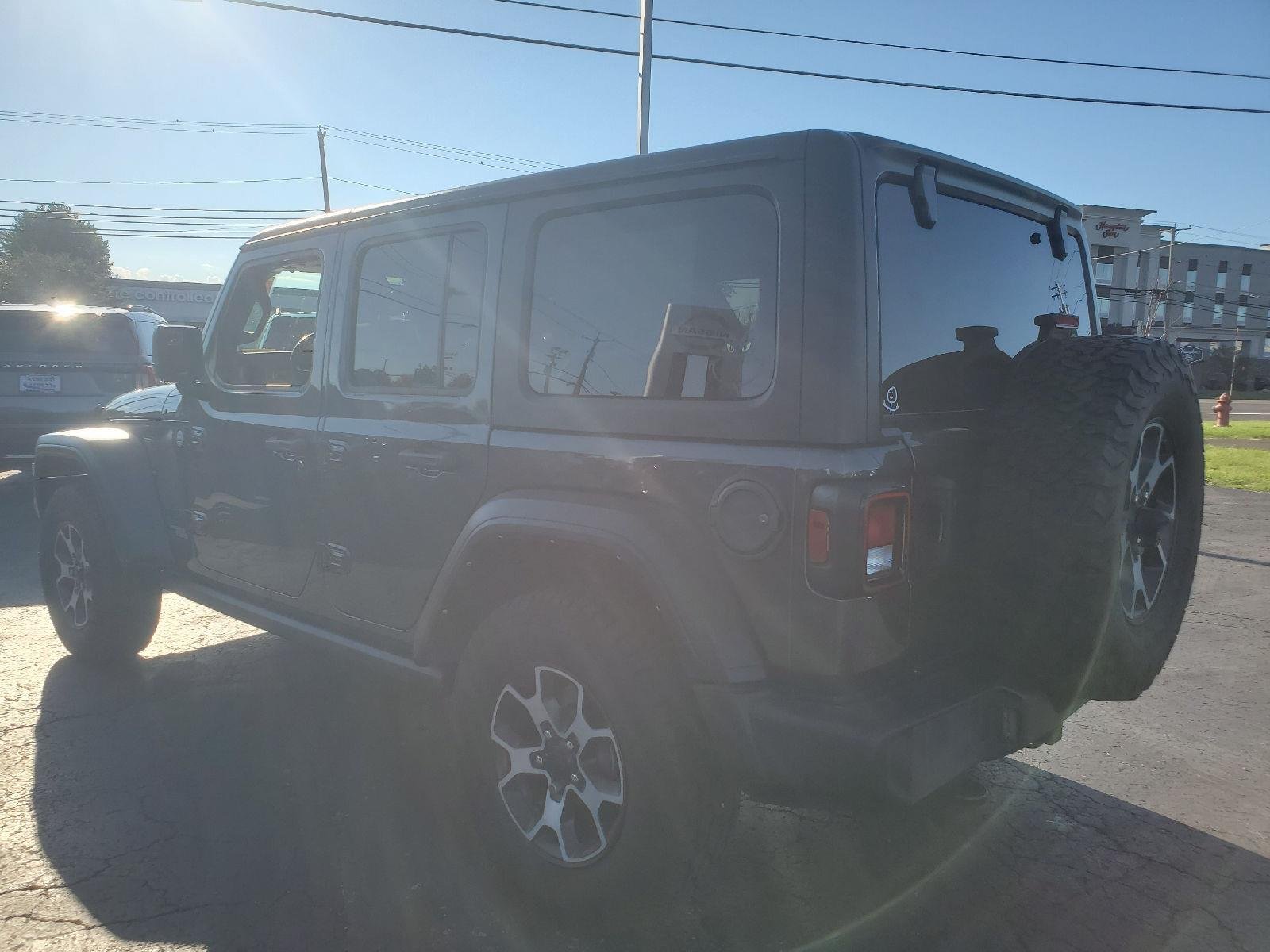 Used 2021 Granite Crystal Metallic Clearcoat Jeep Unlimited Sport S image 3