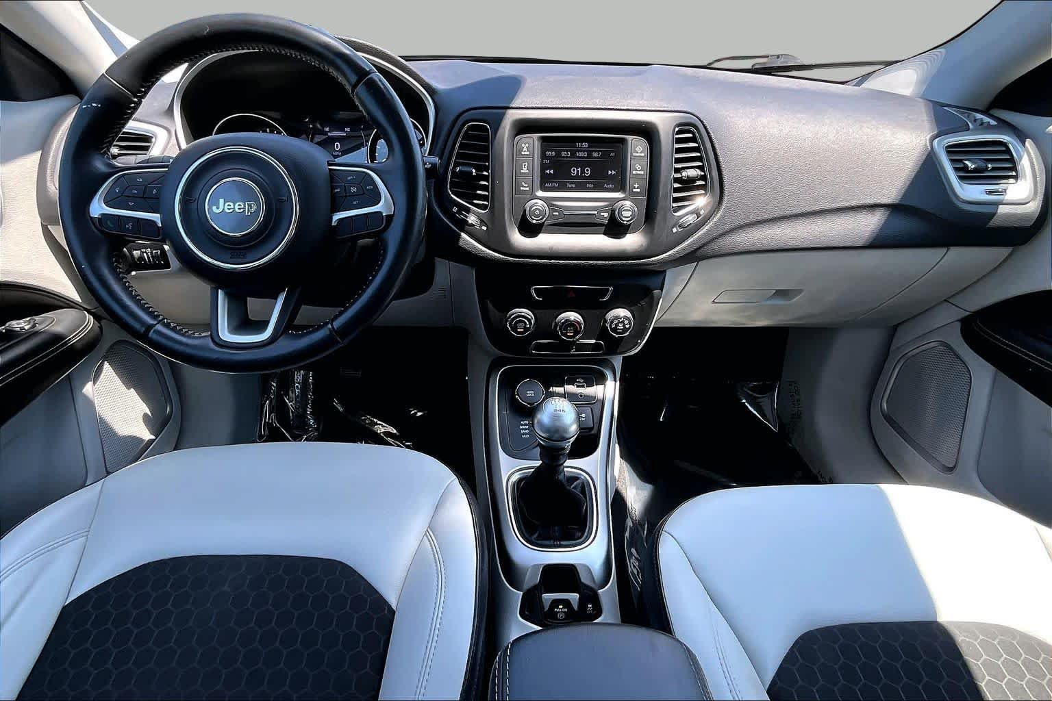 Used 2018 Laser Blue Pearlcoat Jeep Latitude image 15