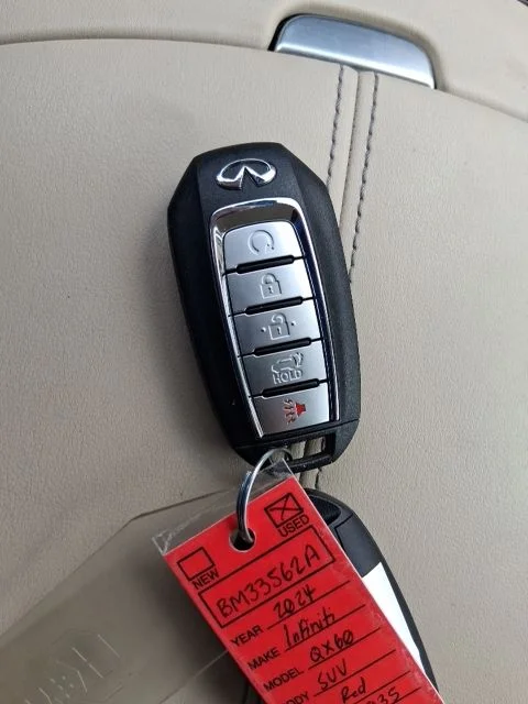Used 2024 Red INFINITI LUXE image 20