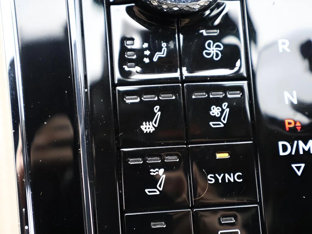 Used 2022 Cambrian Gray Metallic Bentley V8 image 30