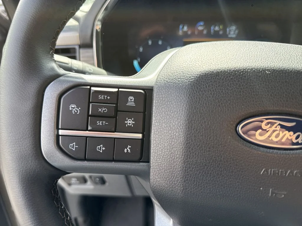 Used 2025 Gray Ford Lariat image 23