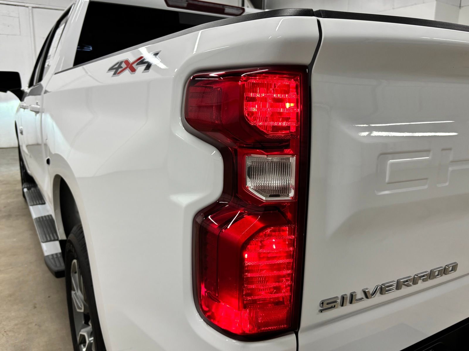 Used 2026 White Chevrolet LT image 7