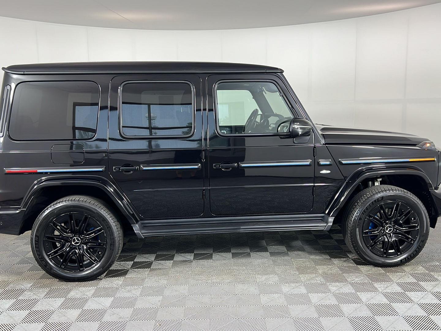 Certified Used 2025 Obsidian Black Metallic Mercedes-Benz G 580e image 20