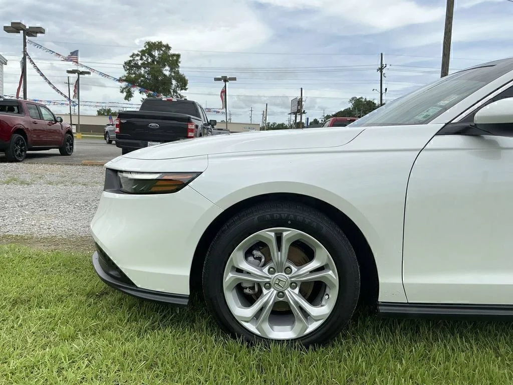 Used 2024 White Honda LX image 11