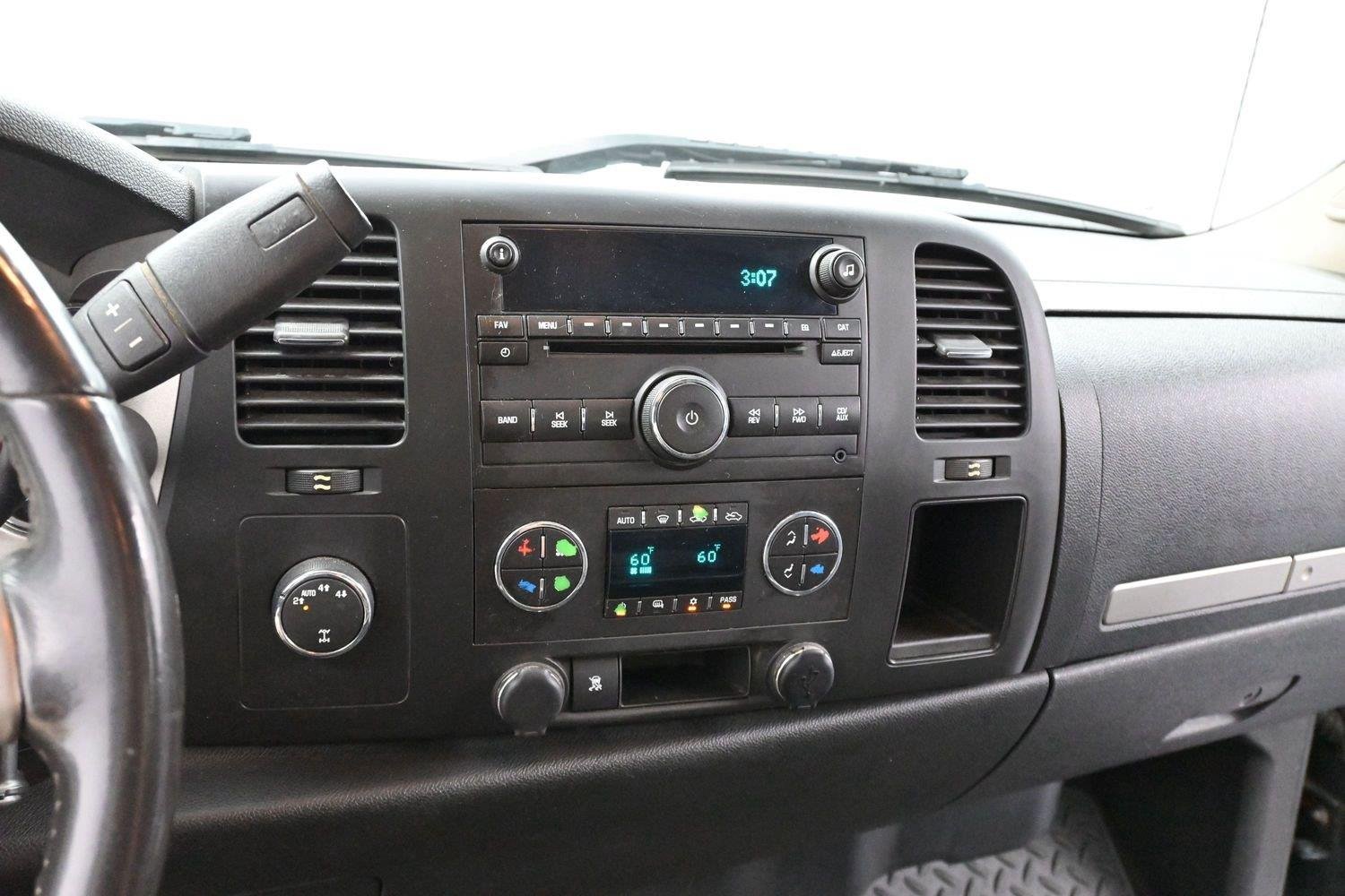 Used 2011 Blue Granite Metallic Chevrolet LT image 17