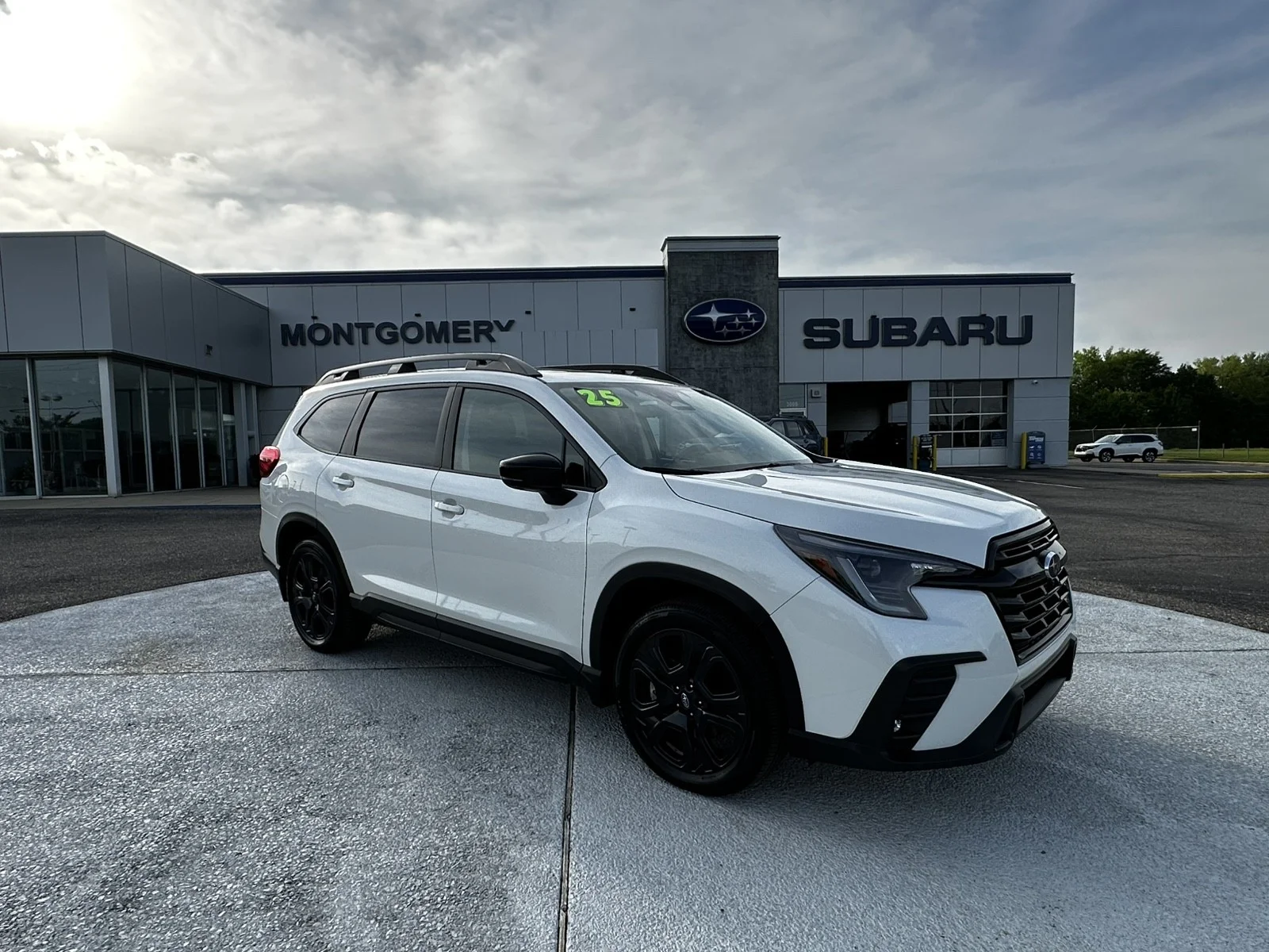 2025 Subaru Ascent Onyx Edition-Touring 7 Passenger's photo