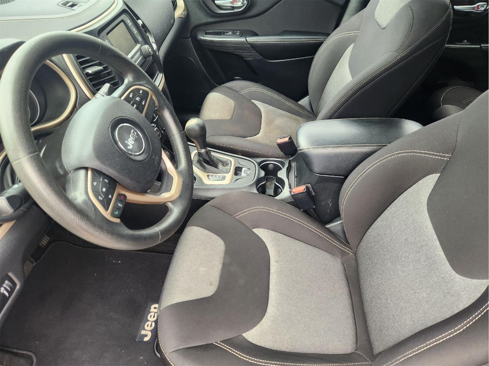 Used 2015 Bright White Clearcoat Jeep Sport image 13