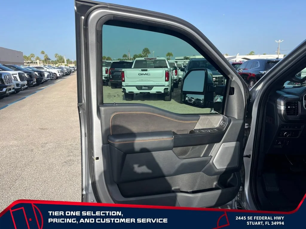 Used 2022  Ford XL image 11