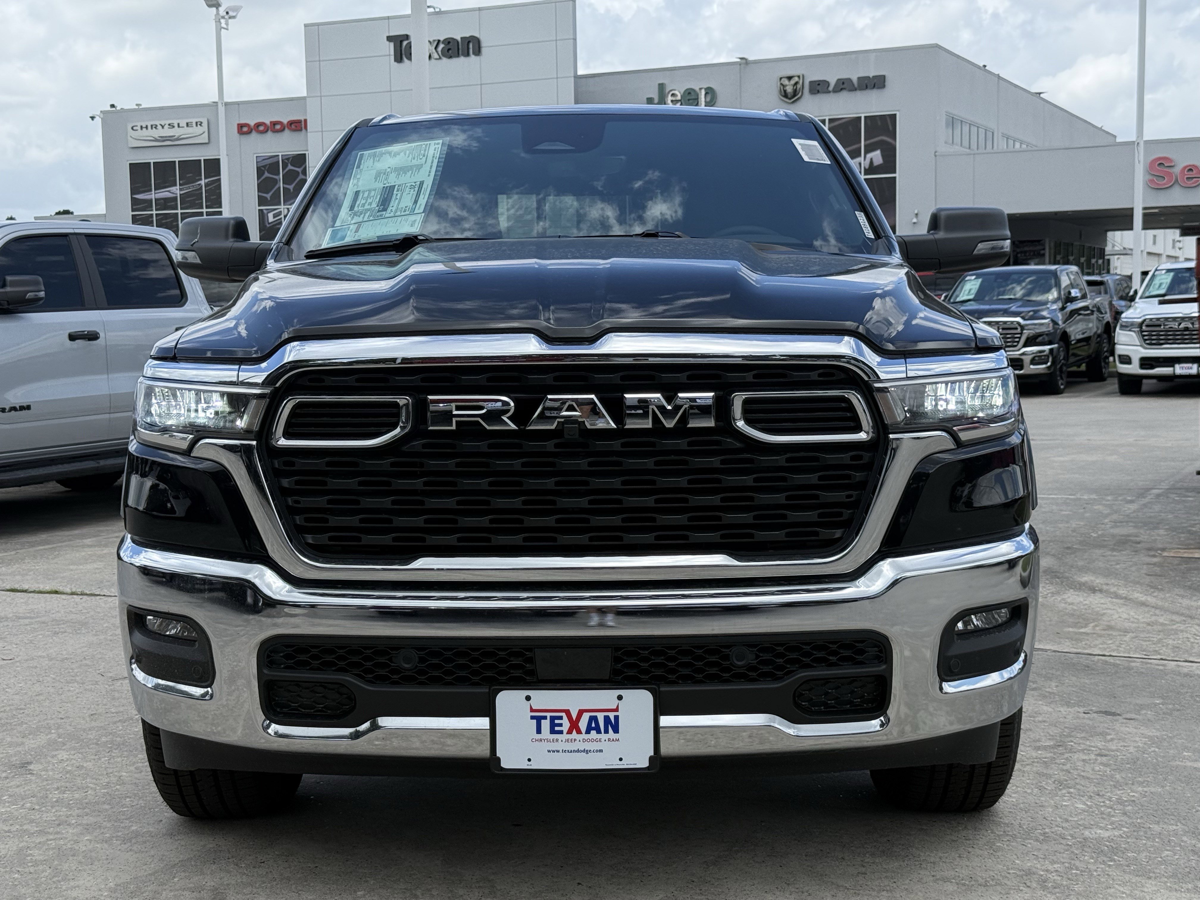 New 2026 Diamond Black Crystal Pearl-Coat Exterior Paint RAM Big Horn image 6