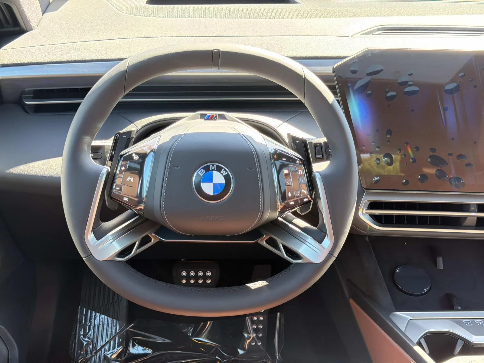 New 2027 Space Silver Metallic BMW 40 xDrive image 9