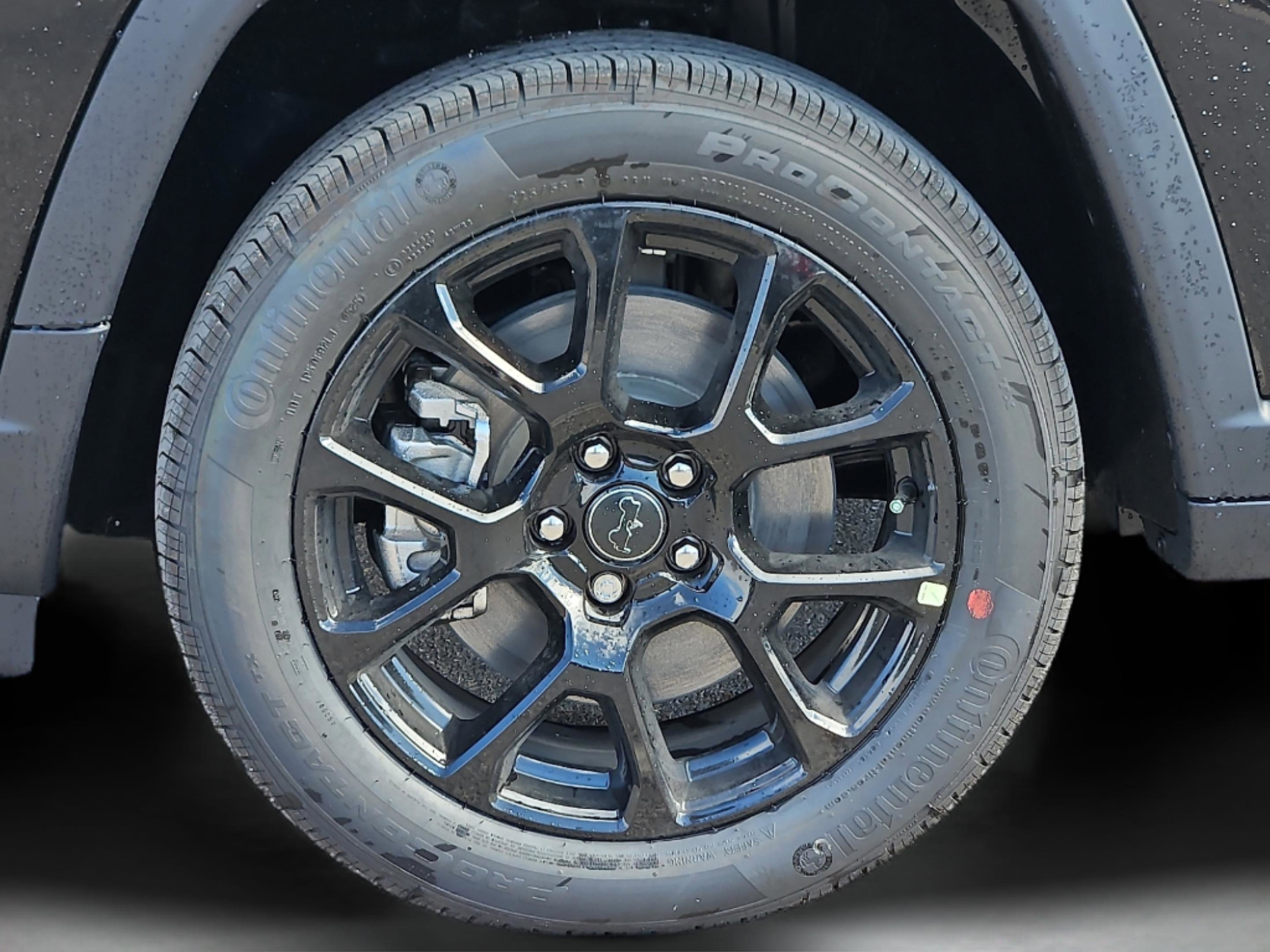 New 2026 Diamond Black Crystal Pearl-Coat Exterior Paint Jeep Latitude Altitude image 9