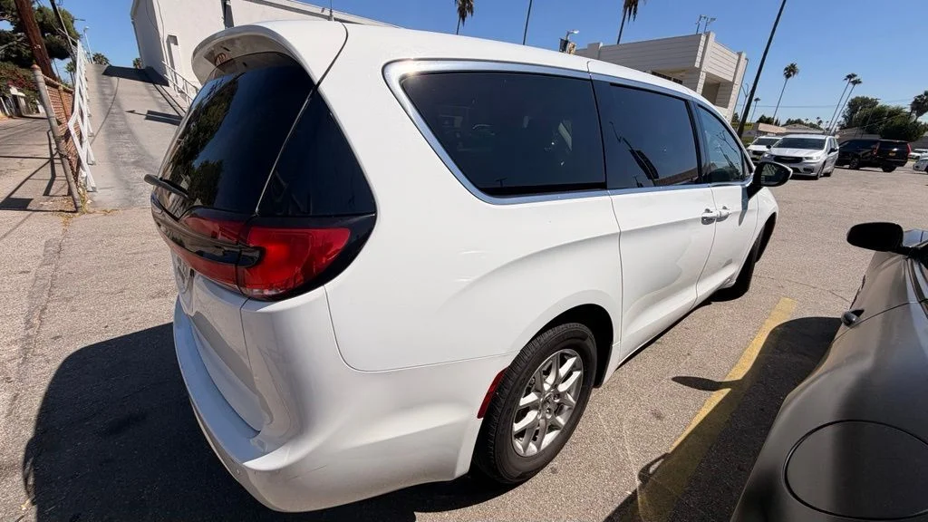 Used 2023 White Chrysler Touring L image 3