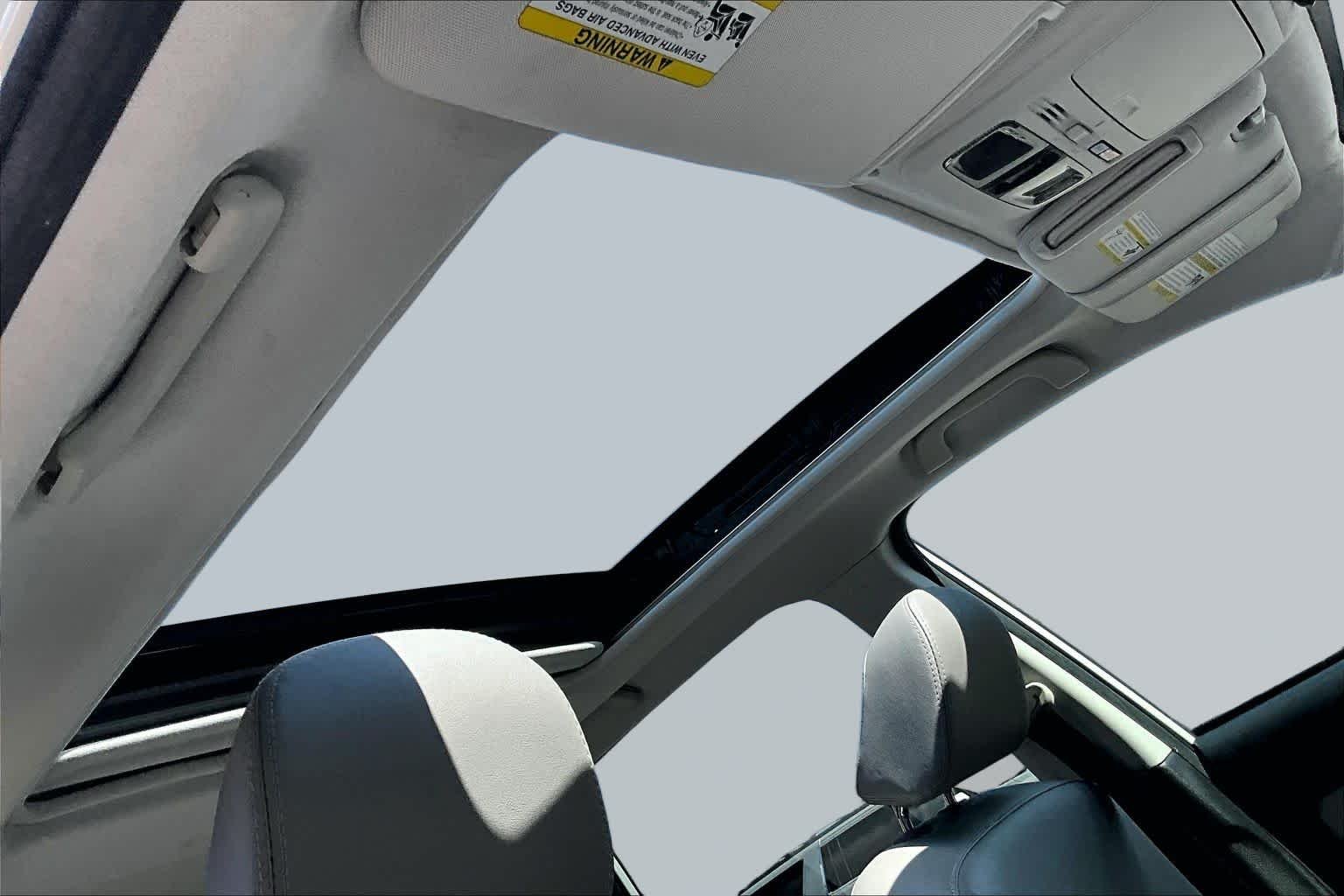 Used 2018 Crystal White Pearl Subaru Limited image 14