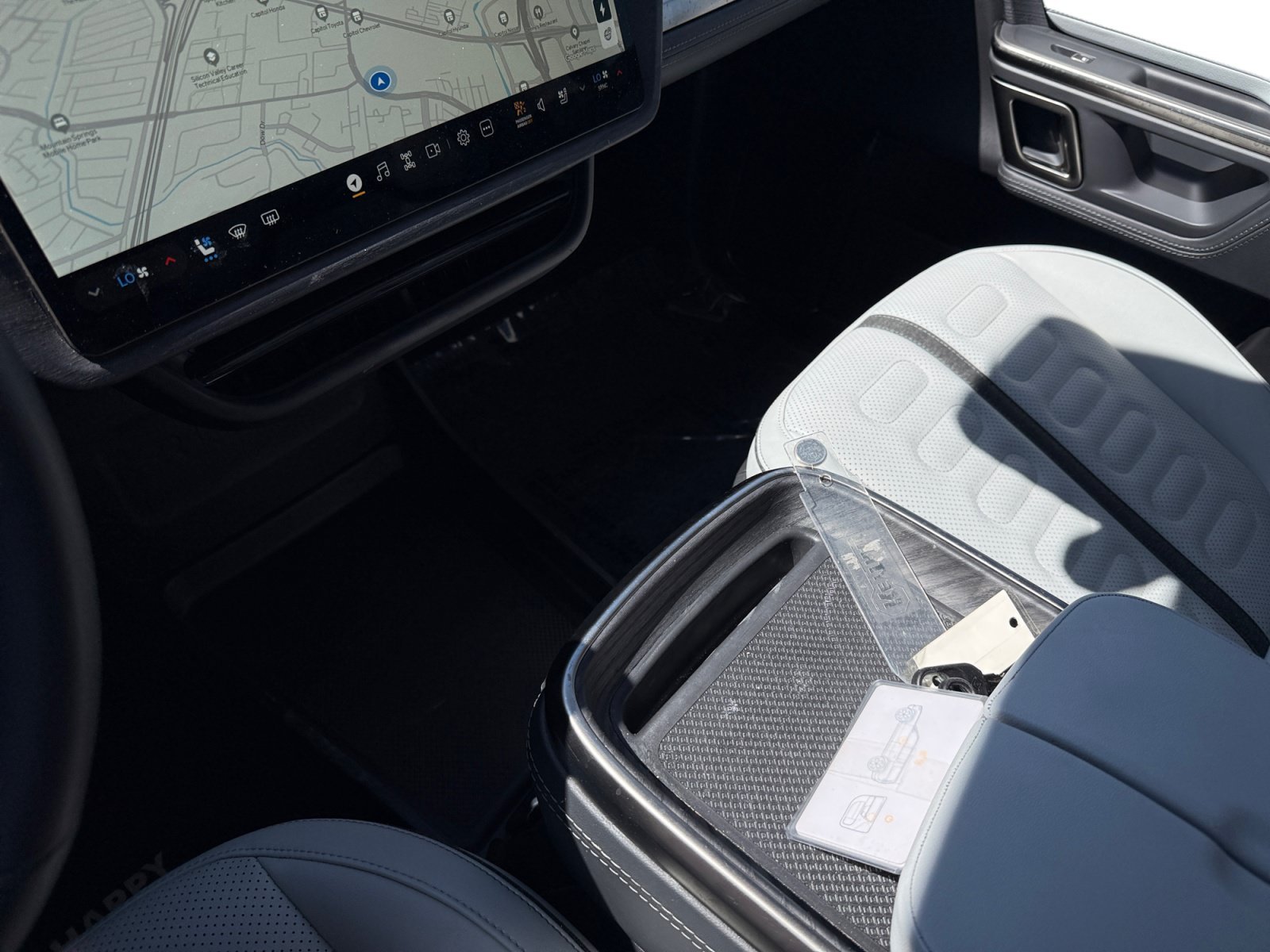 Used 2024 La Silver Rivian Adventure Dual Motor Standard Pack image 13
