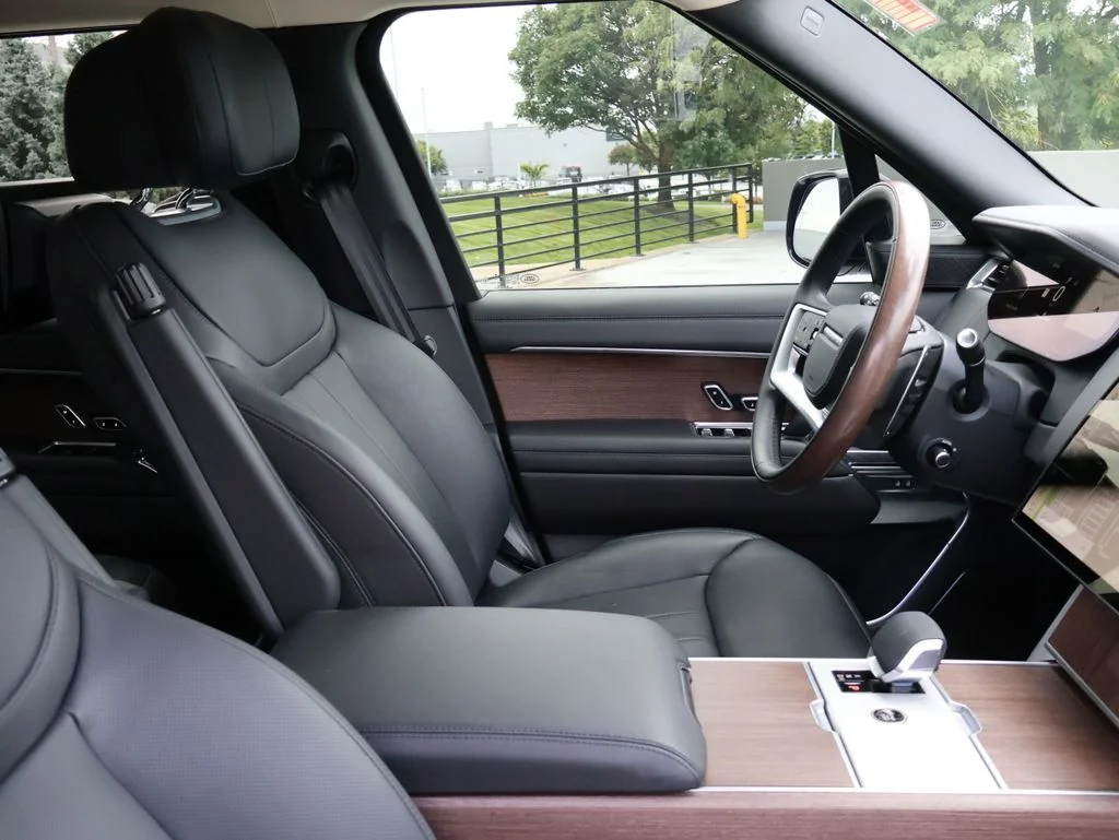 Certified Used 2025 Santorini Black Metallic Land Rover Autobiography image 9