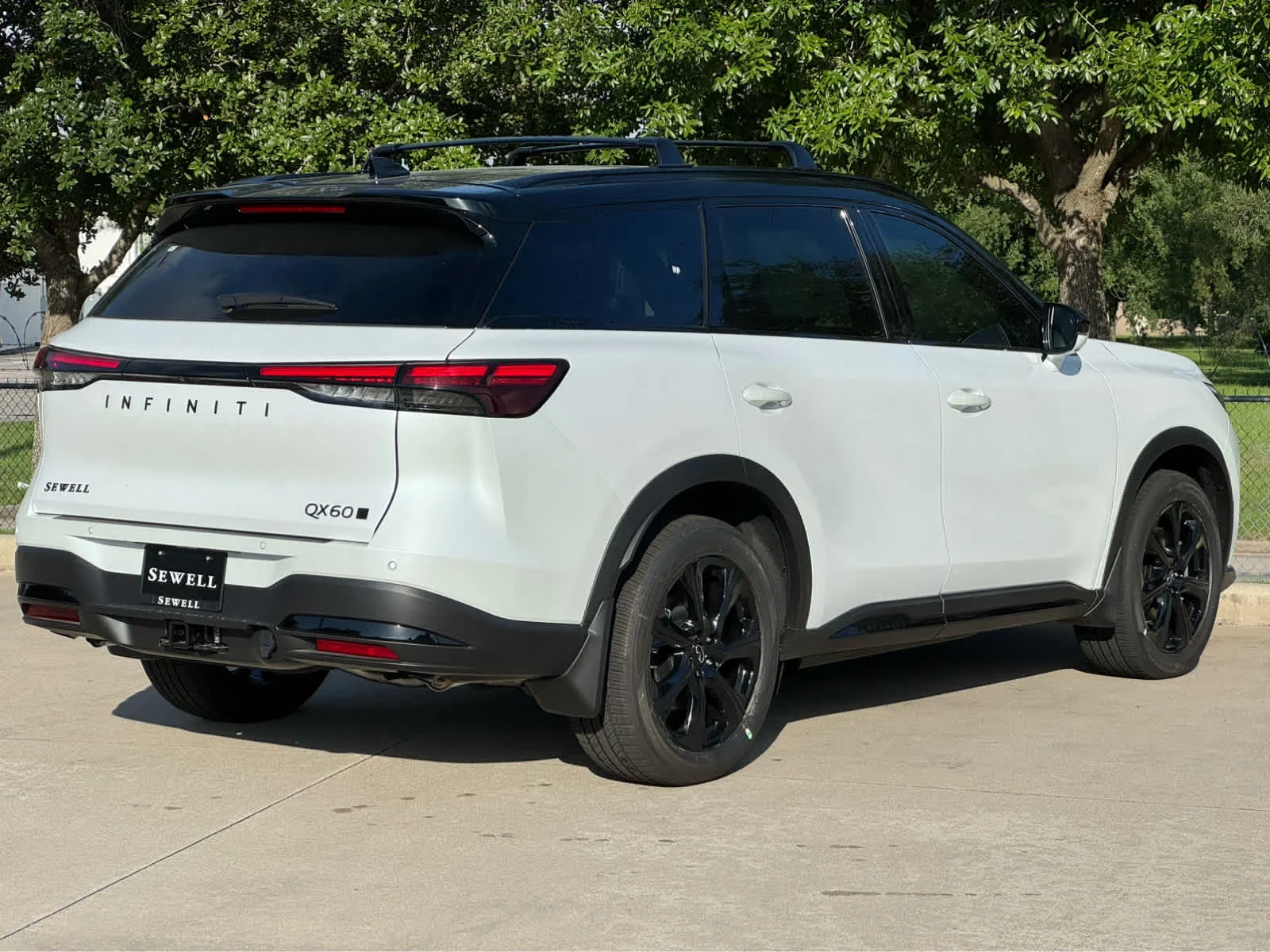 New 2027 2T RAD WHT INFINITI Autograph AWD image 3