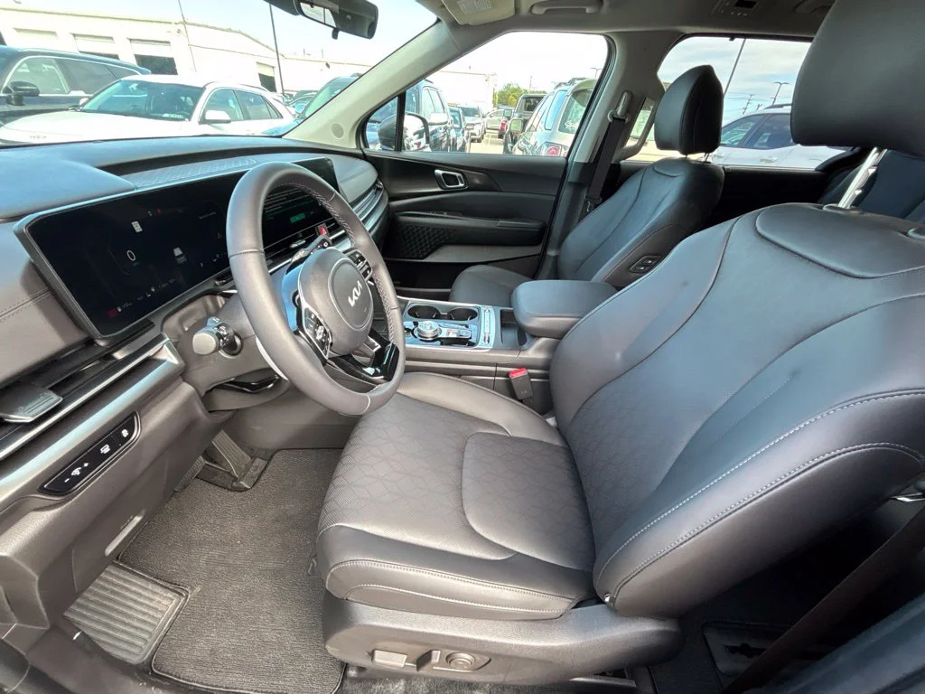 Used 2026 Silver Kia  image 12