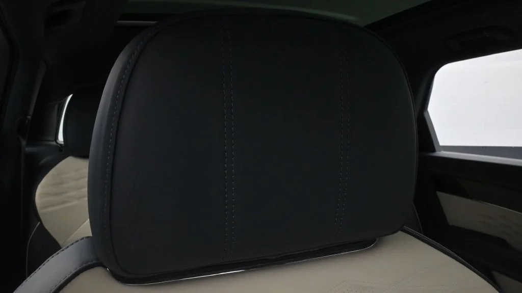 Certified Used 2023  Bentley Azure image 18