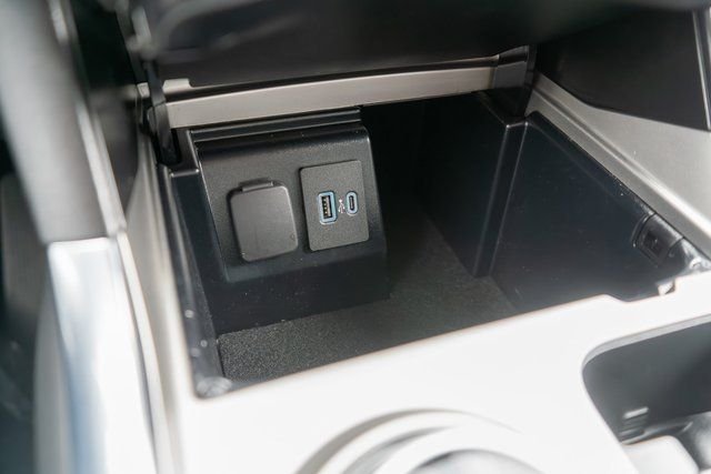 Used 2022 White Metallic Ford XLT image 30
