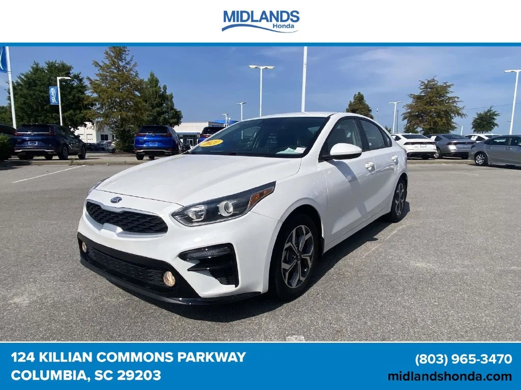 Used 2021 Snow White Pearl Kia LXS image 3