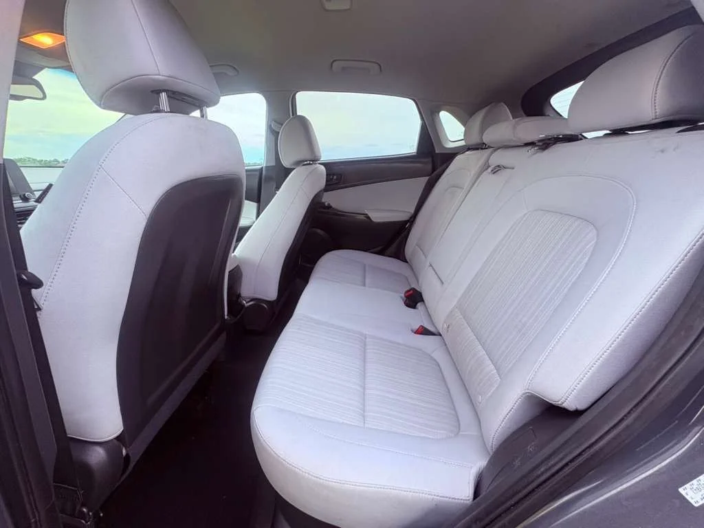 Used 2023 Gray Hyundai SEL image 29